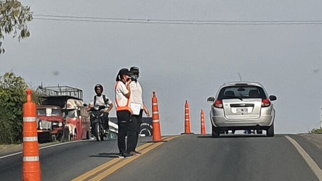 Controles vehiculares en uno de los accesos a Villa Carlos Paz. (Foto: VíaCarlosPaz).