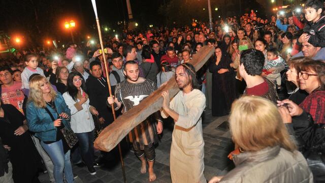 CATEDRAL. Vía Crucis en Córdoba (Sergio Cejas/La Voz).