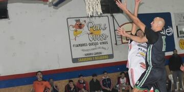 Altense y Pellegrini juegan cuartos de final por el ascenso.