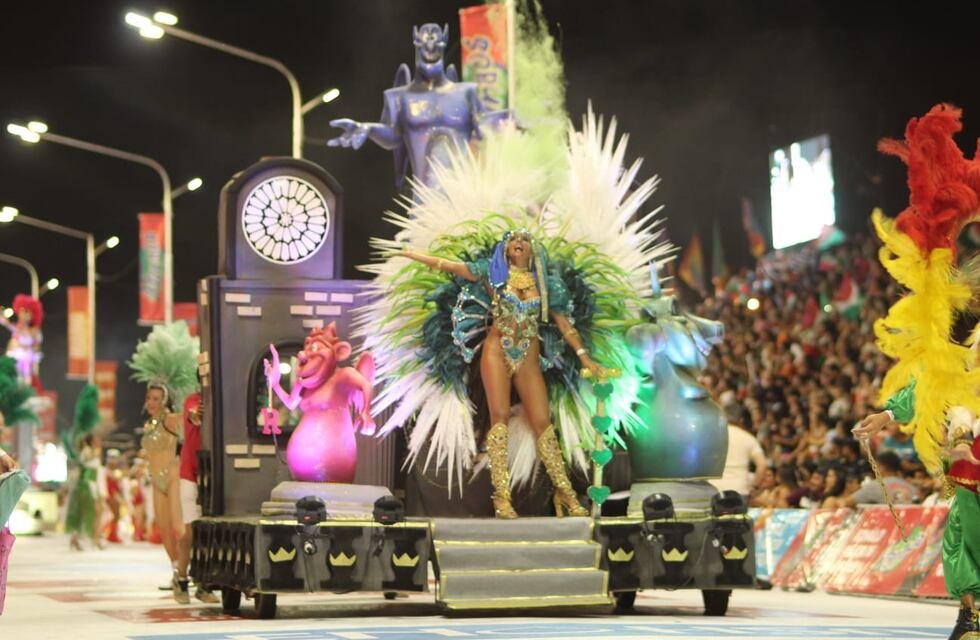 Concordia: un imponente marco de asistentes en la cuarta noche del carnaval mas pasional del país