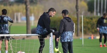 Pablo Vegetti y Guillermo Farré, dos de los que más cuestionaron que a Belgrano no le cobraron penales en lo que va del torneo (Nicolás Bravo).