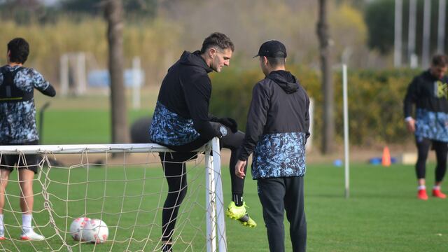 Pablo Vegetti y Guillermo Farré, dos de los que más cuestionaron que a Belgrano no le cobraron penales en lo que va del torneo (Nicolás Bravo).