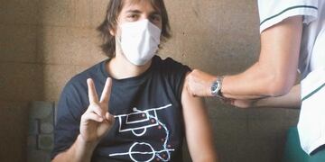 Facundo "Apache" Villalba, representante de ATE y CTA, uno de los vacunados VIP en Mar del Plata. (Foto: web)