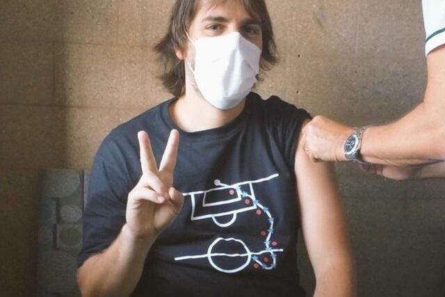 Facundo "Apache" Villalba, representante de ATE y CTA, uno de los vacunados VIP en Mar del Plata. (Foto: web)