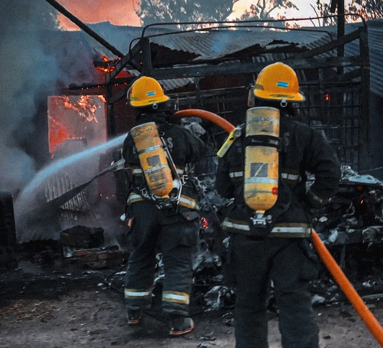 Arroyito se produjo un incendio de maquinaria agrícola en interior de un galpón en zona rural