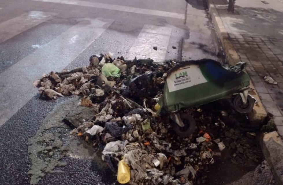 Quemaba contenedores en pleno centro de Córdoba