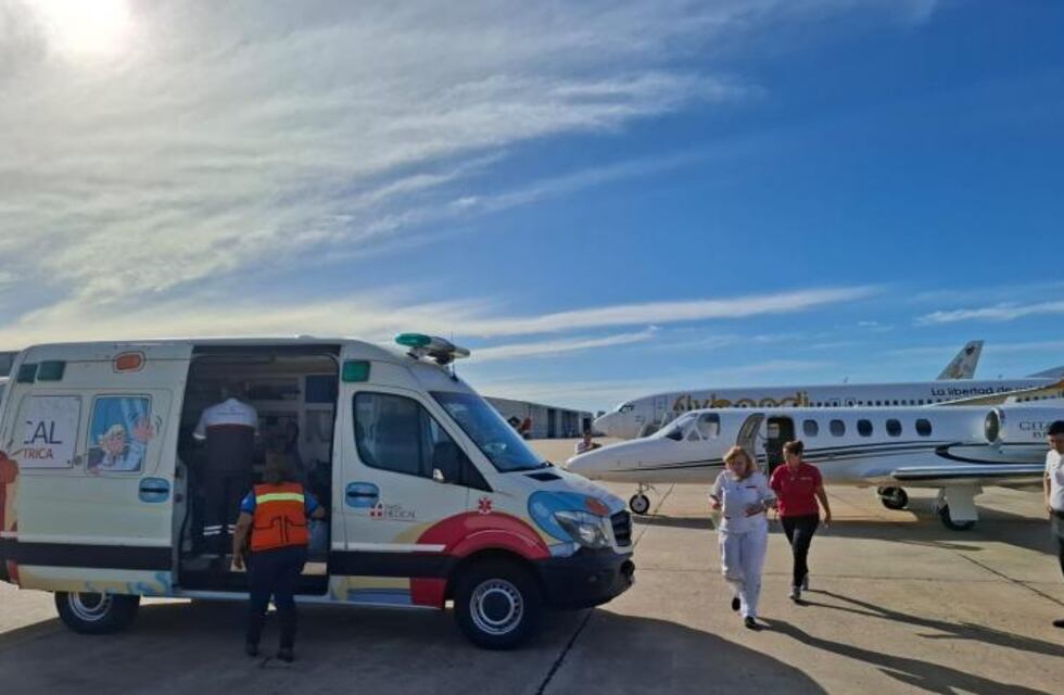 Avión sanitario: un bebé con afección hepática fue trasladado al Hospital Garrahan