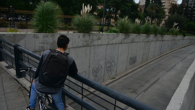 Viaducto de plaza España donde el adolescente cayó al vacío escapando de otros jóvenes que lo perseguían a la salida de un boliche.