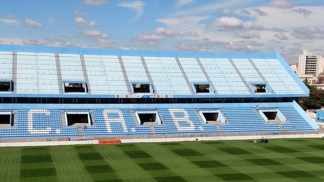Una alfombra. El césped del Gigante preparado para el partido de este domingo.