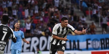 Belgrano empezó perdiendo en Santiago, por el gol de Favio Cabral, formado en Talleres.