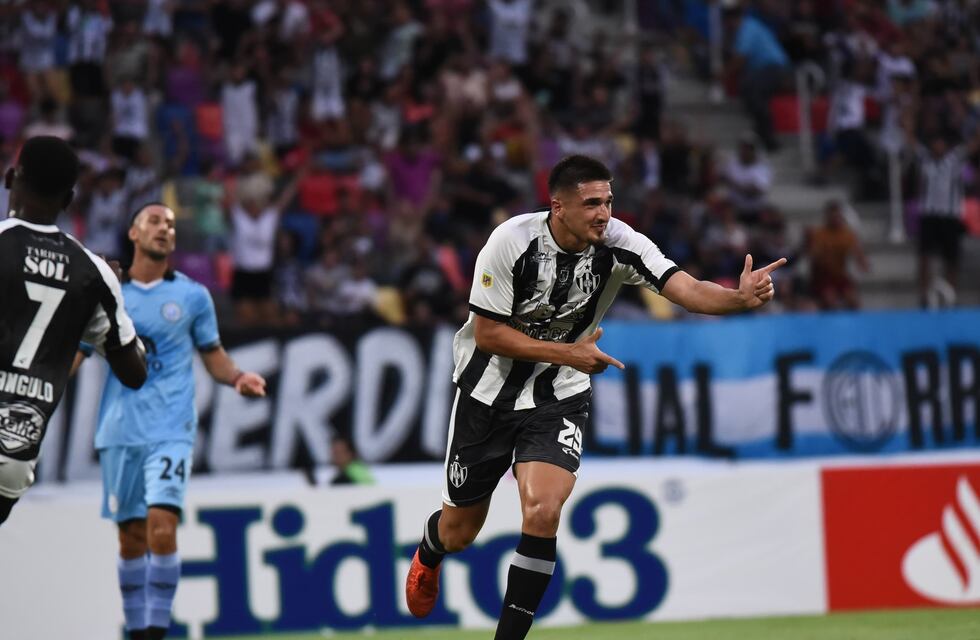 Belgrano fue goleado en Santiago, con jugadores de Talleres como figuras