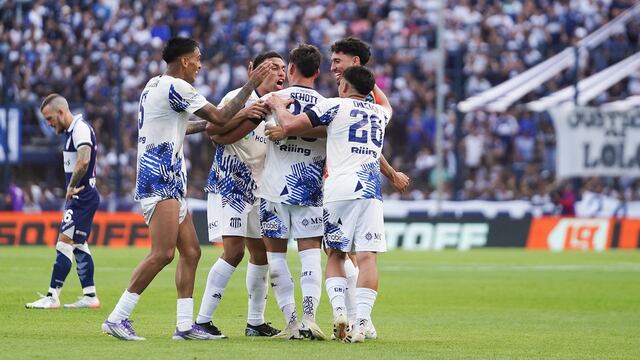 Todos los abrazos para Augusto Schott, y un triunfo vital para Talleres.