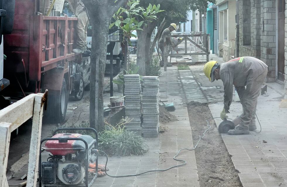 Punta Alta: iniciaron la reparación de veredas dañadas por recambio de cañerías