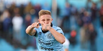 Juan Barinaga se metió en el área chica y desde el piso marcó el primer gol de Belgrano que vence a Temperley. (@Belgrano)