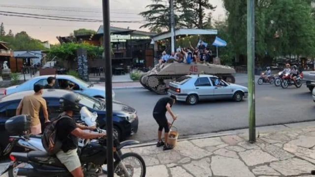 La historia detrás de los festejos en tanque de guerra en la Villa de Merlo por la Selección Argentina
