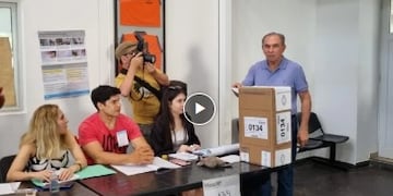 Balotaje 2023: el intendente de Posadas, Leonardo “Lalo” Stelatto, emitió su voto.