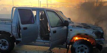 Incendio camioneta Barrio Don Pablo Arroyito