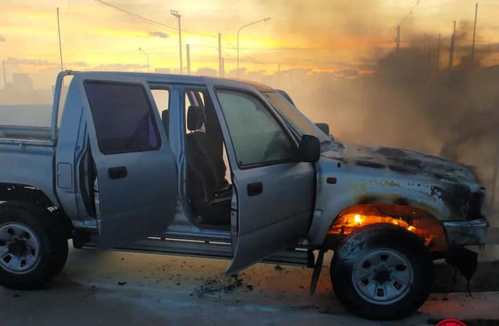 Se incendió una camioneta en Barrio Don Pablo que afortunadamente no pasó a mayores