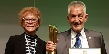 El gobernador Alberto Rodríguez Saá en oportunidad en la que recibió el premio  de oro WSIS 2018. Gentileza ANSL