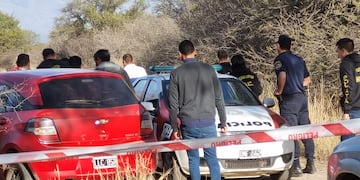 Pesquisas en el lugar donde fue arrojado el cuerpo de Santiago. (La Voz)