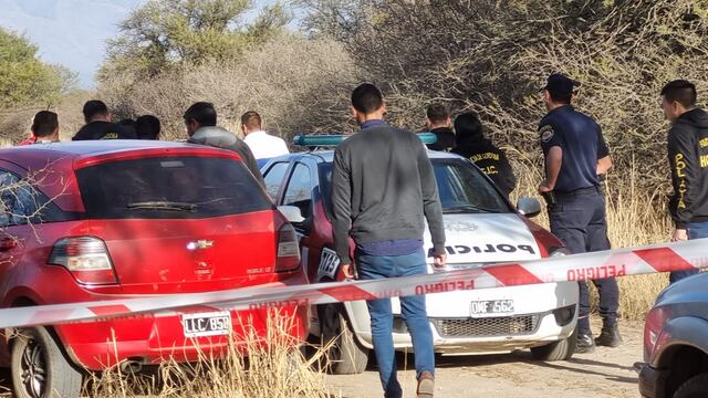 Pesquisas en el lugar donde fue arrojado el cuerpo de Santiago. (La Voz)