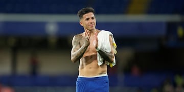 El mediocampista argentino Enzo Fernández, al final de un partido del Chelsea