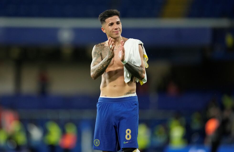 Las mejores fotos del día: desde el león de Enzo Fernández a la imponente “Superluna Azul” sobre el cielo de Estambul