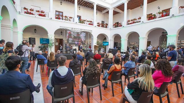En la inauguración de la Feria del Libro Córdoba se anunció el ganador del Premio Alberto Burnichón (Foto: Municipalidad de Córdoba)