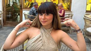 La novia de Garnacho, Eva García, respondió a las críticas con un book de bikinis infartante