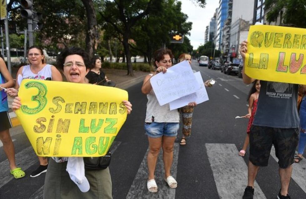 Siguen los cortes de luz y aumentan los reclamos: ya son más de 115 mil los usuarios sin electricidad