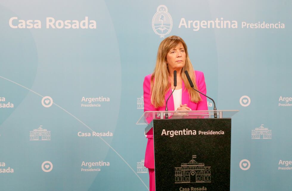 Gabriela Cerruti se sumó al cuestionamiento de Alberto Fernández y apuntó contra Milei: “¿De qué laburó?”