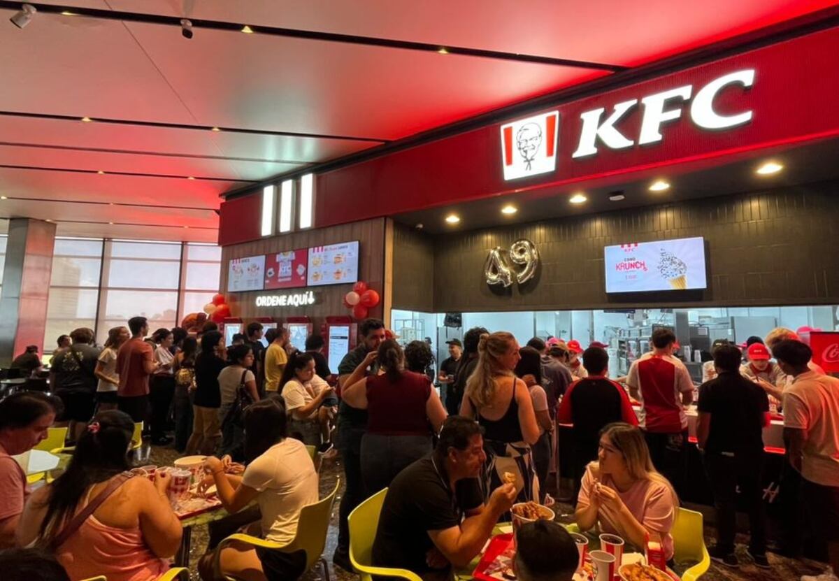 Furor por el nuevo local de KFC en Córdoba. (Foto: Infonegocios)