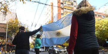 En diversos puntos del país se observaron manifestaciones contra las nuevas restricciones del Gobierno nacional en pandemia.