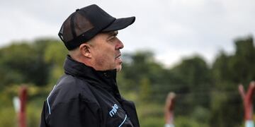 Marcelo Vazquez estaba invicto desde su regreso a Estudiantes de Río Cuarto, que este domingo fue goleado (La Voz)