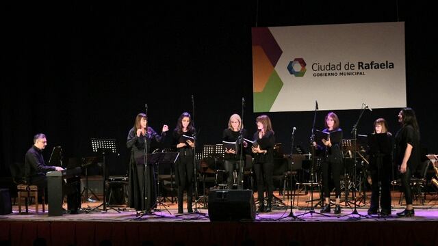 Gala en el cine Belgrano, en vísperas del 212° aniversario de la Revolución de Mayo