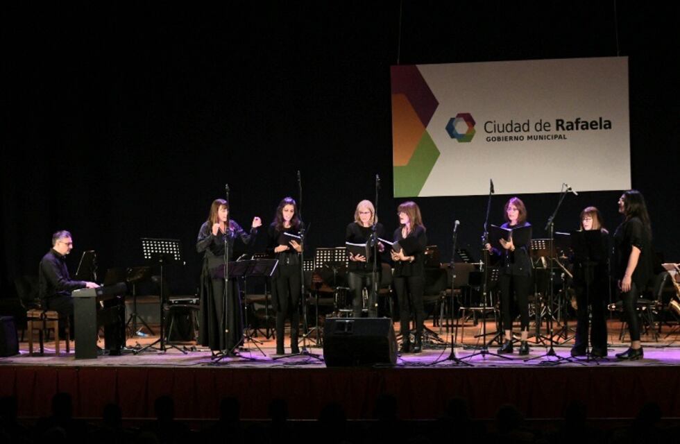 Rafaela disfrutó de la Gala de víspera de 25 de Mayo en el Cine Belgrano