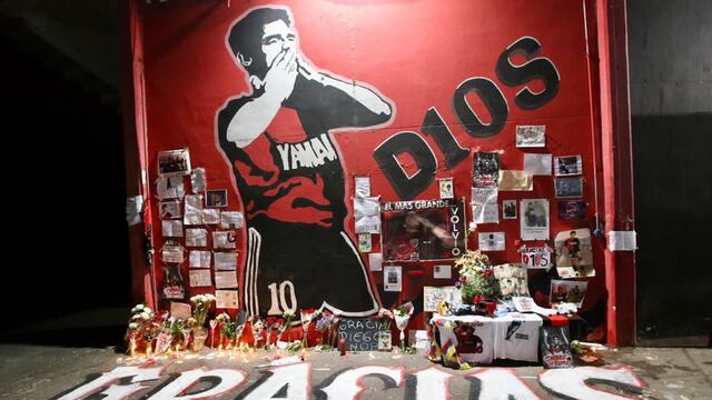 Mural de Maradona en el Coloso Marcelo Bielsa