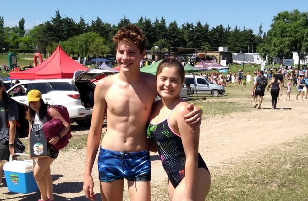 Agostina Núñez y Santino Carignano de Arroyito obtuvieron excelentes resultados en aguas abiertas