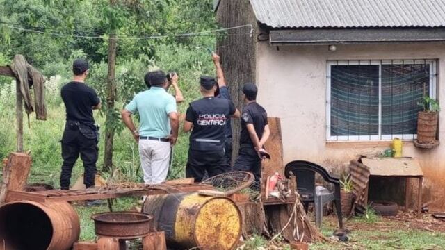 Investigan la muerte de un joven en presunto intento de robo de gallinas en Posadas.