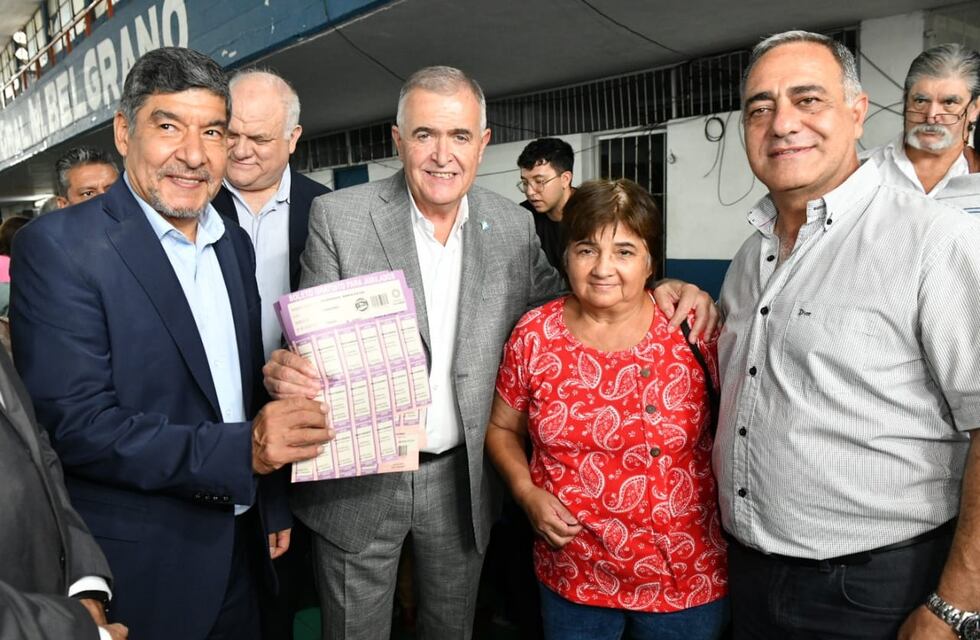 Jaldo encabezó la entrega del Boleto Gratuito para Jubilados