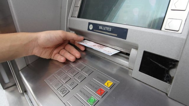 El DNU de Milei habilita el fin de las cuenta sueldo gratuitas y el pago de salarios en billeteras virtuales (Archivo).