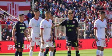 En un partido parejo, sólo se destacaron algunas jugadas de pelota parada.