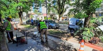 En la capital chaqueña se reemplazan cañerías sobre la calle Catamarca del 0 al 300 y se continúa con la segunda etapa de obra en el barrio Zampa con 80 nuevas conexiones.