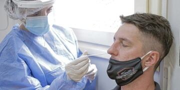 Se registró una caída del 30% en el número de los casos de coronavirus en Argentina
