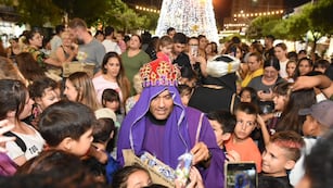 Los reyes magos también entregaron regalos en el centro