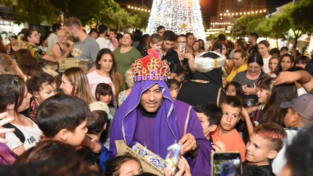 Los reyes magos también entregaron regalos en el centro