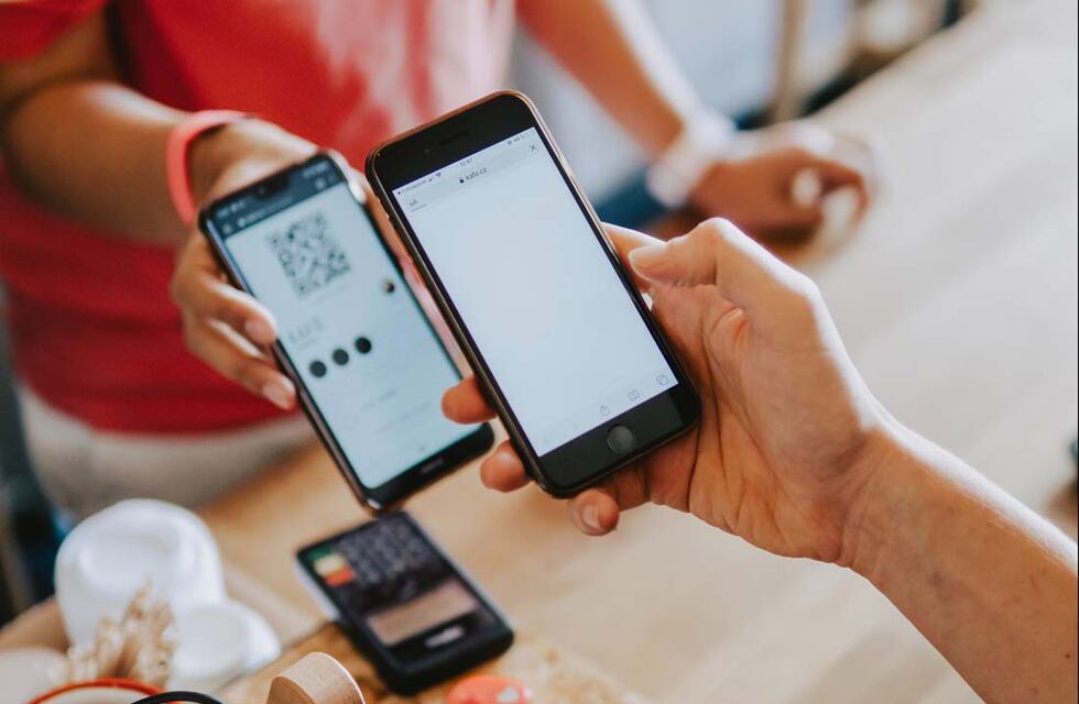 El Banco Central dispuso que comercios y empresas deberán tener un código QR para facilitar los pagos con transferencia