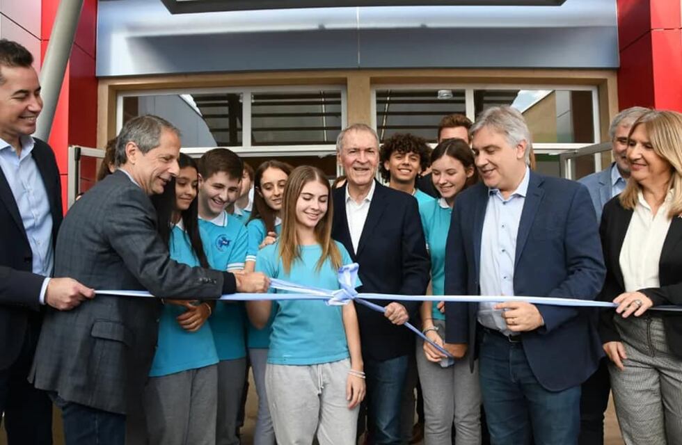 Schiaretti visitó la ciudad en campaña inaugurando obras