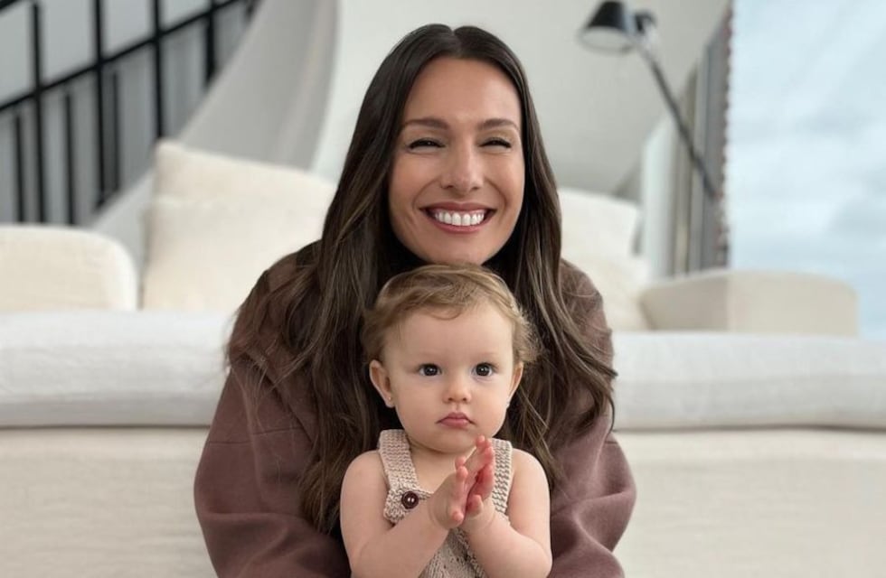 Pampita compartió una impresionante foto en la que su hija Ana García Moritán luce igualita a ella