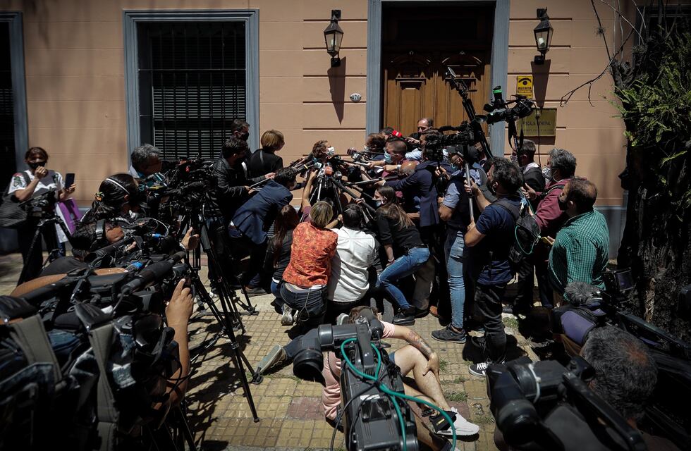 Peritan los celulares de los médicos investigados por la muerte de Diego Maradona